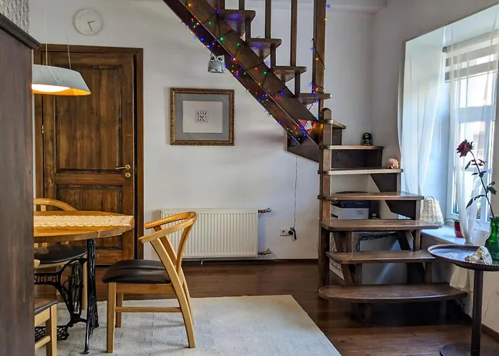 Cozy Apartment By Town Hall With Free Parking