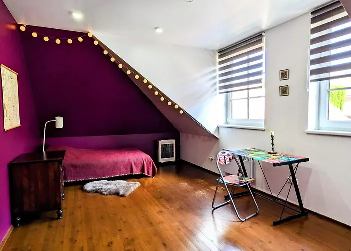 Cozy Apartment By Town Hall With Free Parking