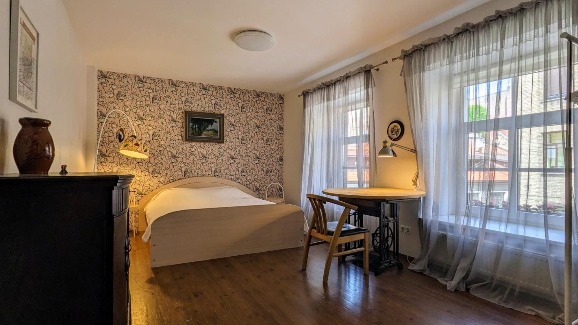 Cozy By Town Hall With Free Parking *